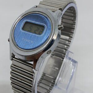 Vintage Timex Women's 27mm Silver Tone Blue Dial Digital Watch NEW BATTERY